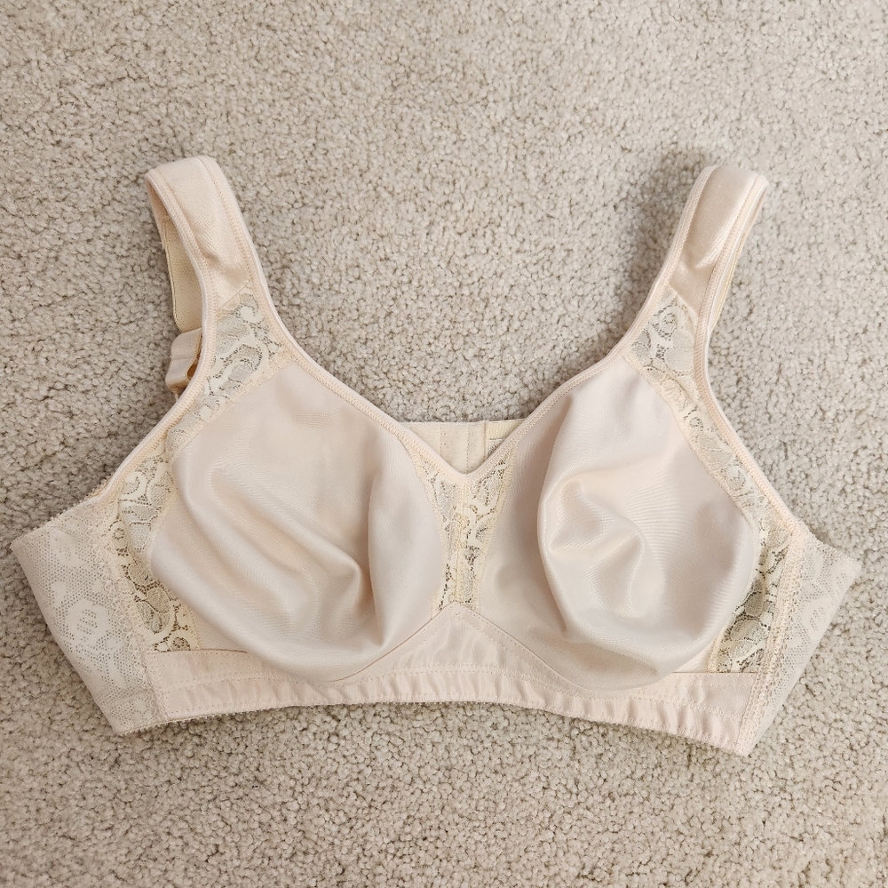 💥SALE💥Playtex Smooth Cup, 40C, Natural Beige